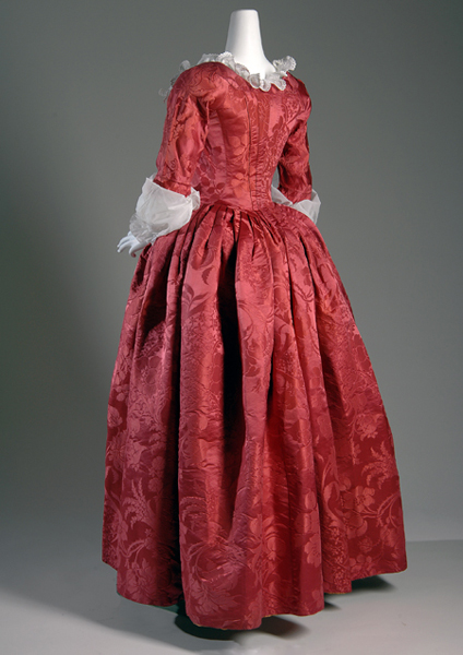 Red silk damask robe à l’anglaise